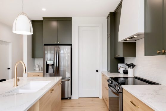 COPYRIGHTED BY D&M IMAGES