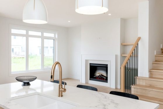 COPYRIGHTED BY D&M IMAGES