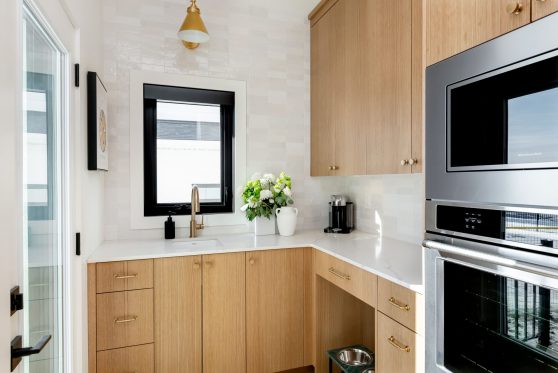 COPYRIGHTED BY D&M IMAGES