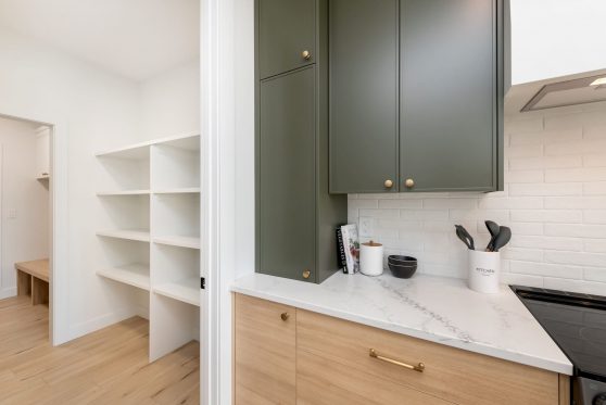 COPYRIGHTED BY D&M IMAGES