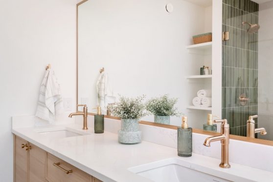 COPYRIGHTED BY D&M IMAGES