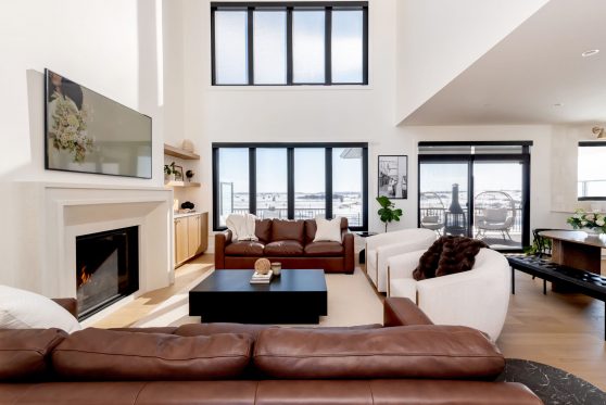 COPYRIGHTED BY D&M IMAGES