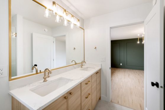 COPYRIGHTED BY D&M IMAGES