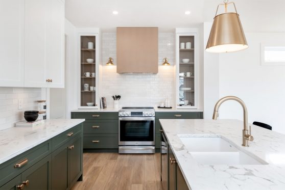 COPYRIGHTED BY D&M IMAGES