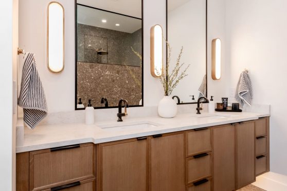 COPYRIGHTED BY D&M IMAGES