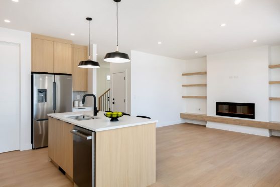 COPYRIGHTED BY D&M IMAGES