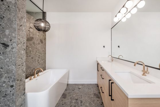 COPYRIGHTED BY D&M IMAGES