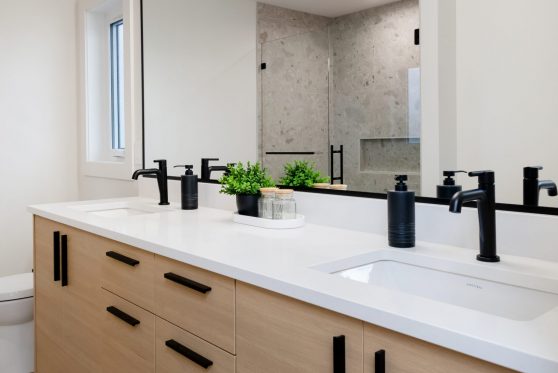 COPYRIGHTED BY D&M IMAGES