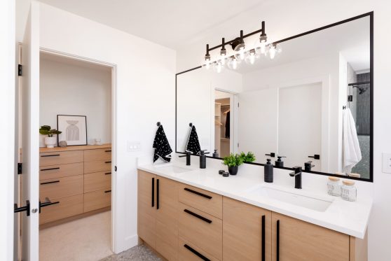 COPYRIGHTED BY D&M IMAGES