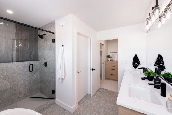 COPYRIGHTED BY D&M IMAGES