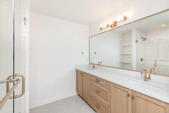 COPYRIGHTED BY D&M IMAGES