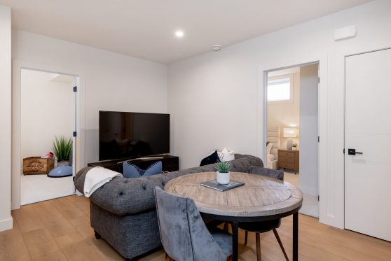 COPYRIGHTED BY D&M IMAGES