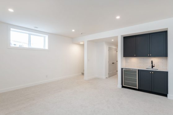 COPYRIGHTED BY D&M IMAGES