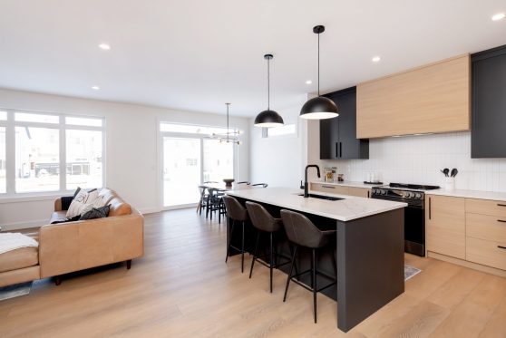 COPYRIGHTED BY D&M IMAGES